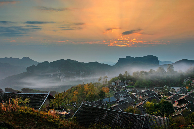 封三：中国传统村落—湘西土家族苗族自治州花垣县双龙镇金龙村 （湖南省住建厅供图）_副本.jpg